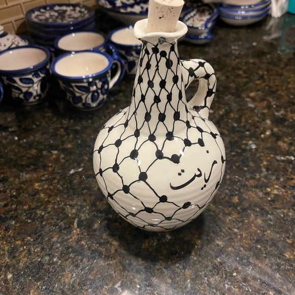 Palestinian Ceramic Oil Dispenser Kuffyeh Hand Painted and Handmade in Palestine - Picture 4 of 4